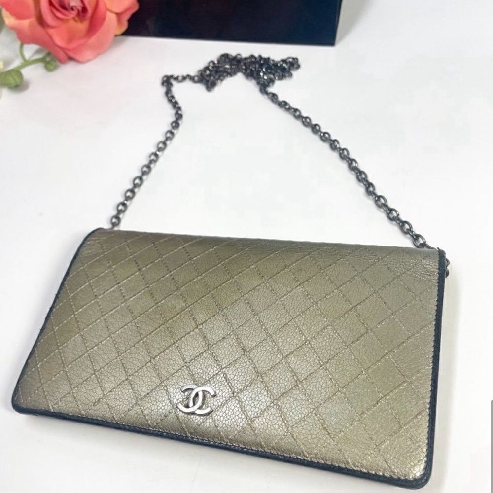 AUTHENTIC CHANEL BIFOLD DIAMOND STITCH WALLET GOLD - Picture 9 of 14